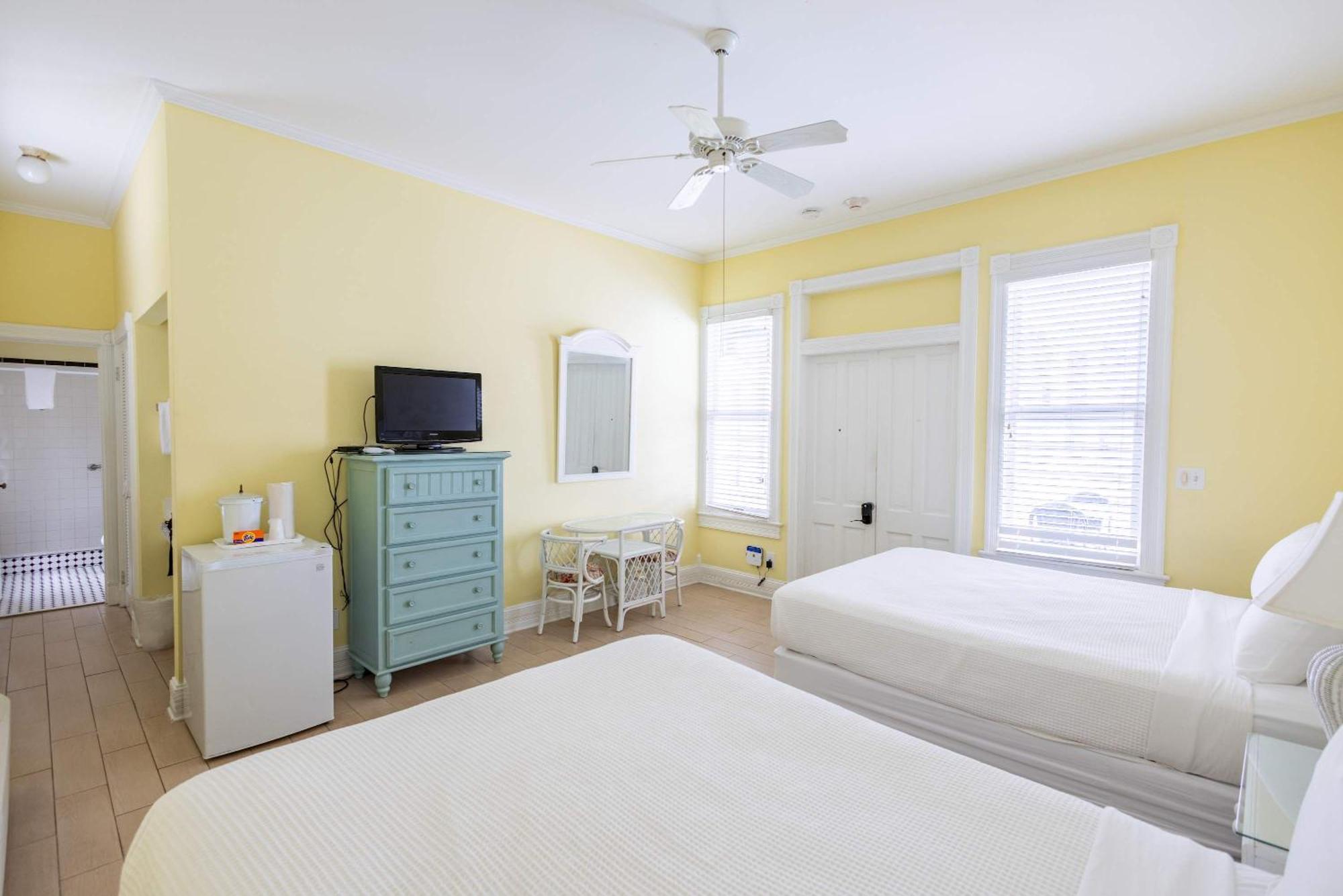 Deluxe Queen At The Curry Mansion - Parking & Heated Pool! Key West Exterior photo